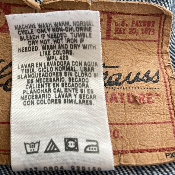 Levi’s signature denim jacket, size large, distressed wrists, medium wash - Picture 7 of 8